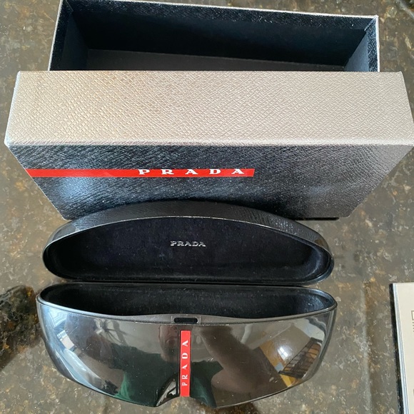 Prada polarized mens sunglasses. - Picture 1 of 6